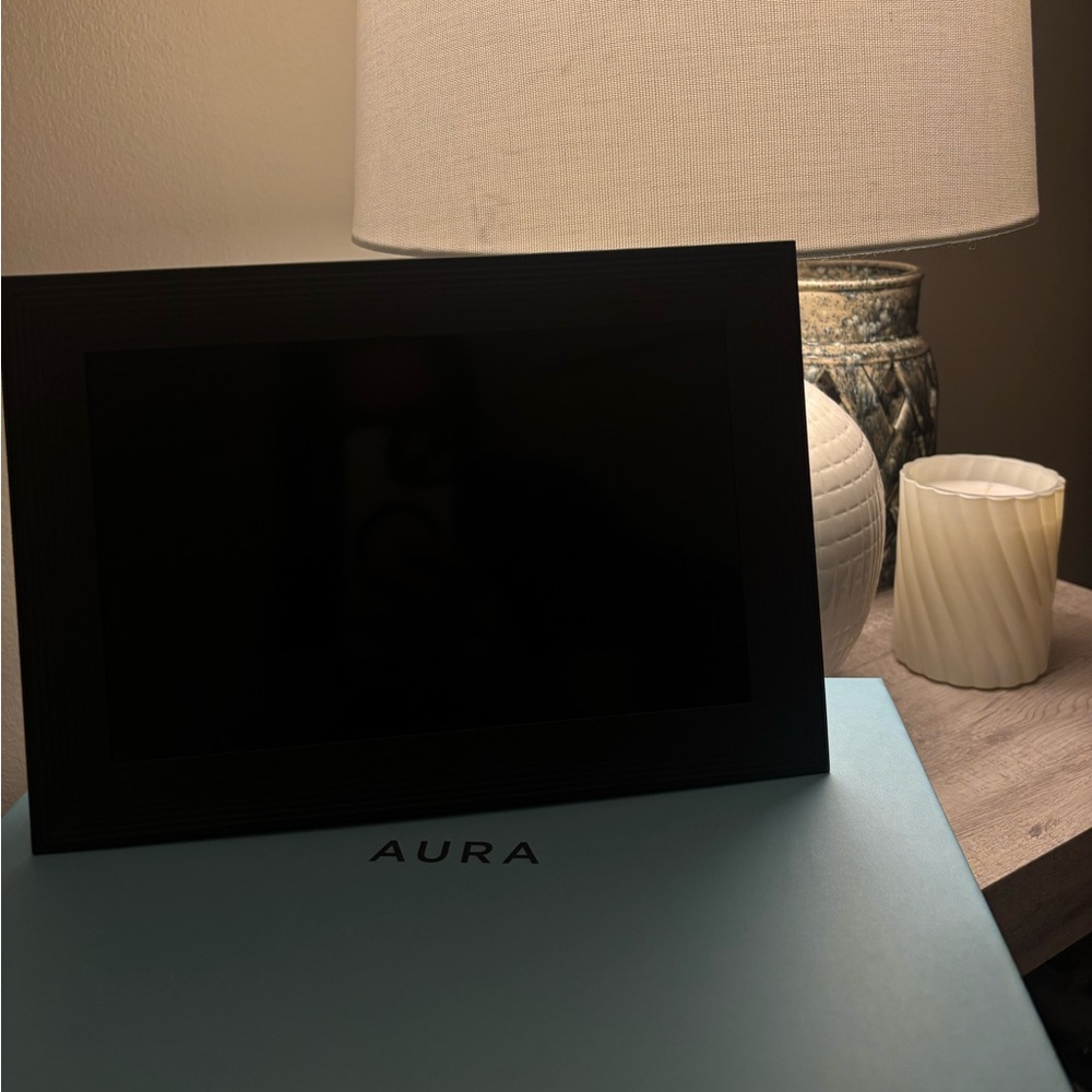 Aura Carver 10in Display WiFi Digital Picture Frame